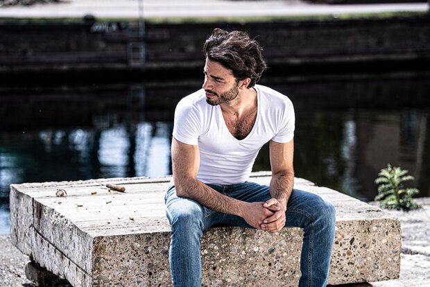 T-Shirt Jort extra diepe V-neck White XS t/m 3XL (Maat M, L en XL niet leverbaar)